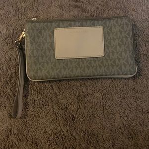 Michael kors wristlet